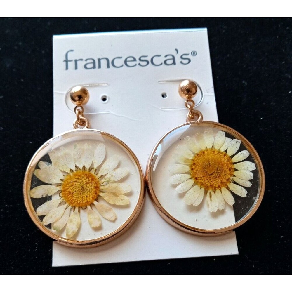 Francesca's Dried Daisey Flowers Pierced Earrings Gold Tone w/Flowers New